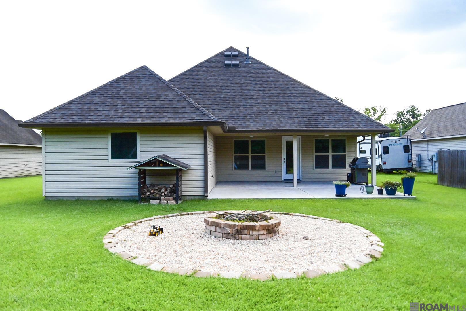 Property Photo:  16248 Old Samuel Dr  LA 70769 