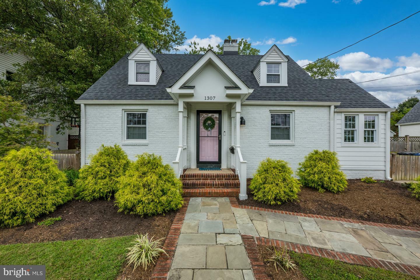 Property Photo: 1307 Cleveland Street VA 22302