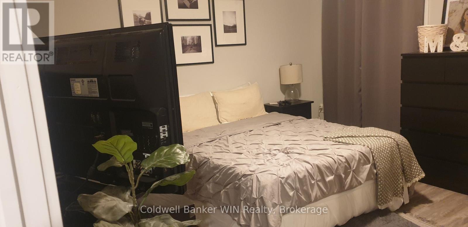 Property Photo: 540 Wallace Avenue South ON N4W 1Y7