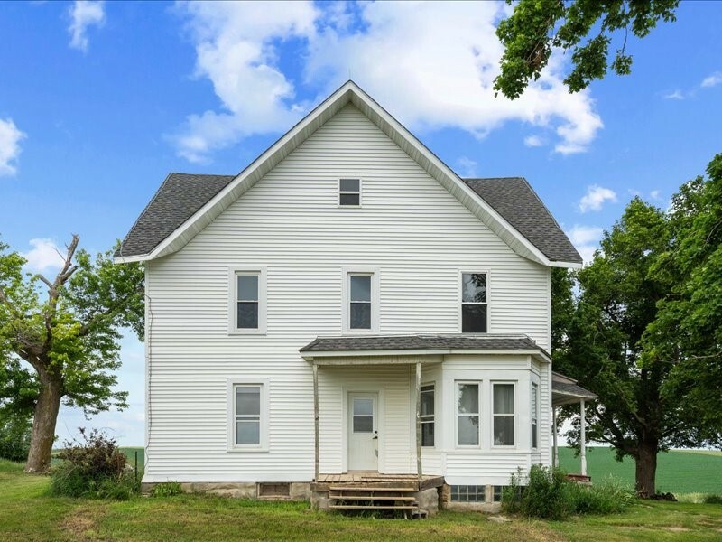 Property Photo: 1931 140th Street IA 52255