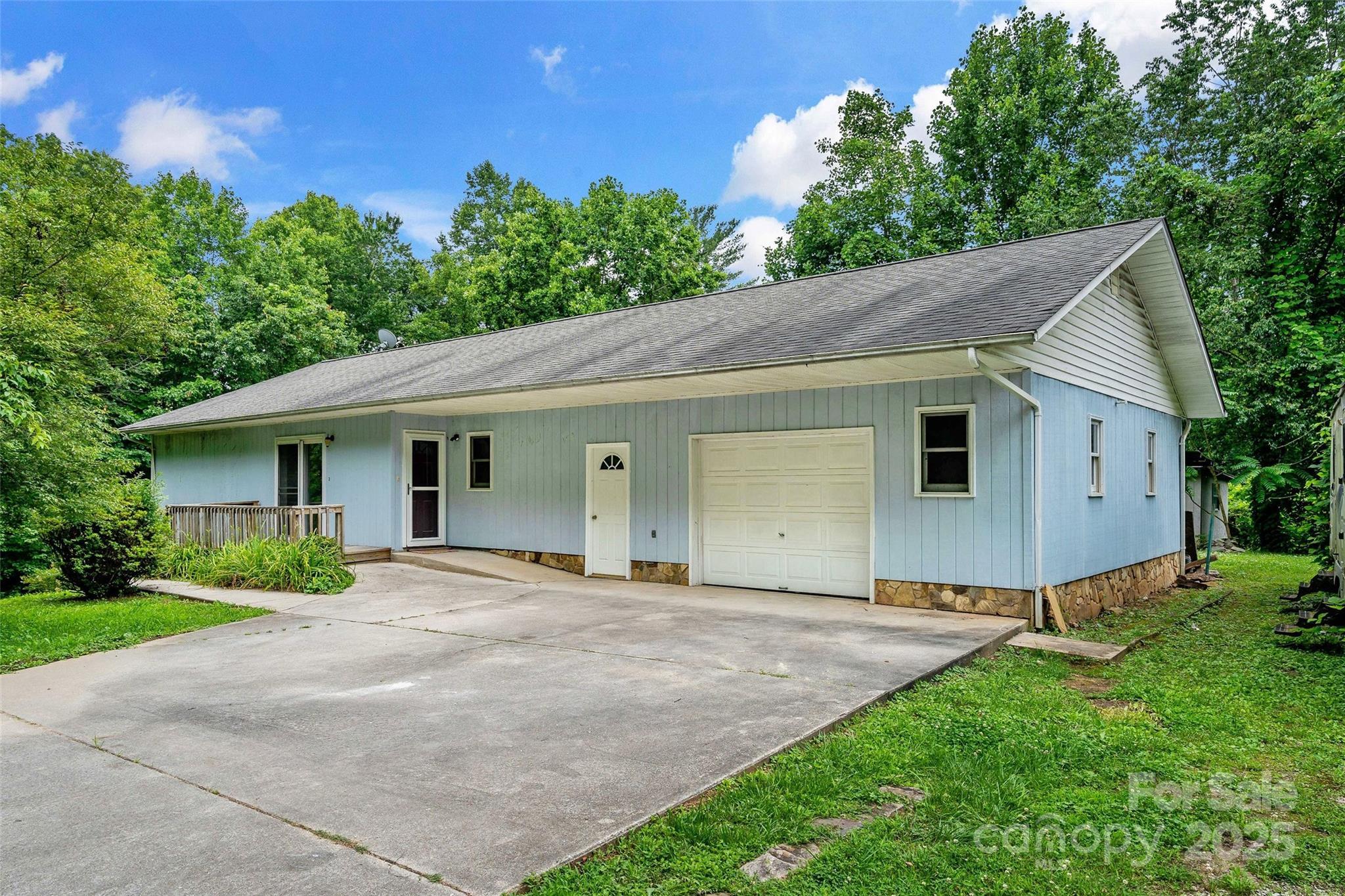Property Photo:  2526 Hankins Road  NC 28752 
