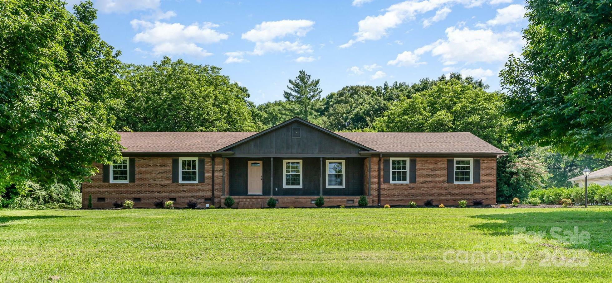 Property Photo: 9410 Mountain Aire Circle NC 28214