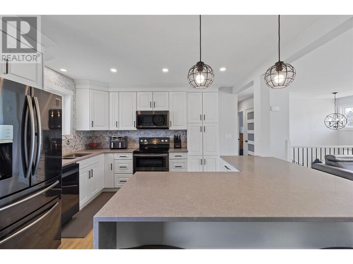 Property Photo:  689 Valdes Drive  BC V2B 5J1 