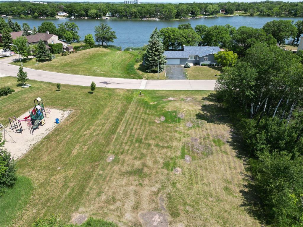 Property Photo:  569 Lakeshore Drive  MB R0K 1G0 