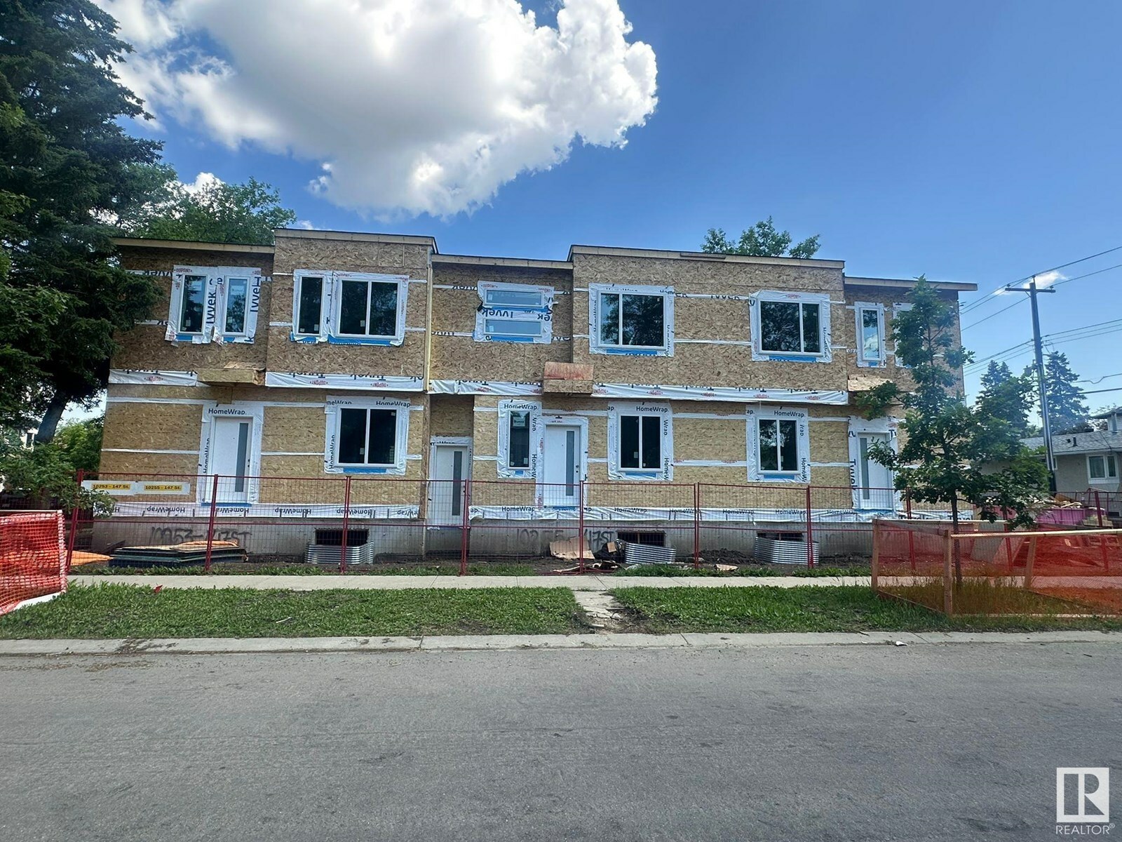 Property Photo: 10253 / 55 / 57 147 St NW AB T5N 0T6