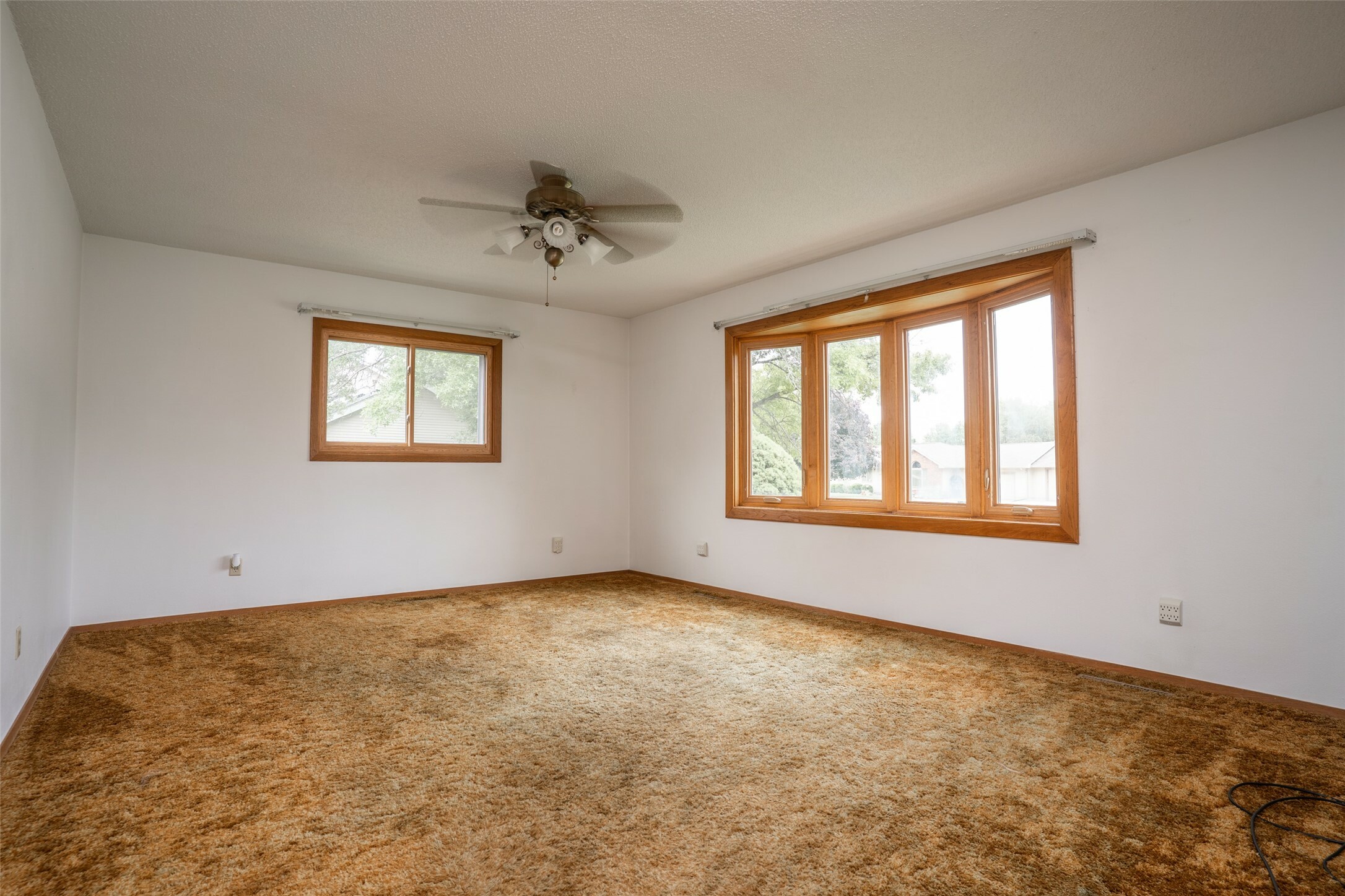 Property Photo: 6946 NE Halbrook Lane IA 50023