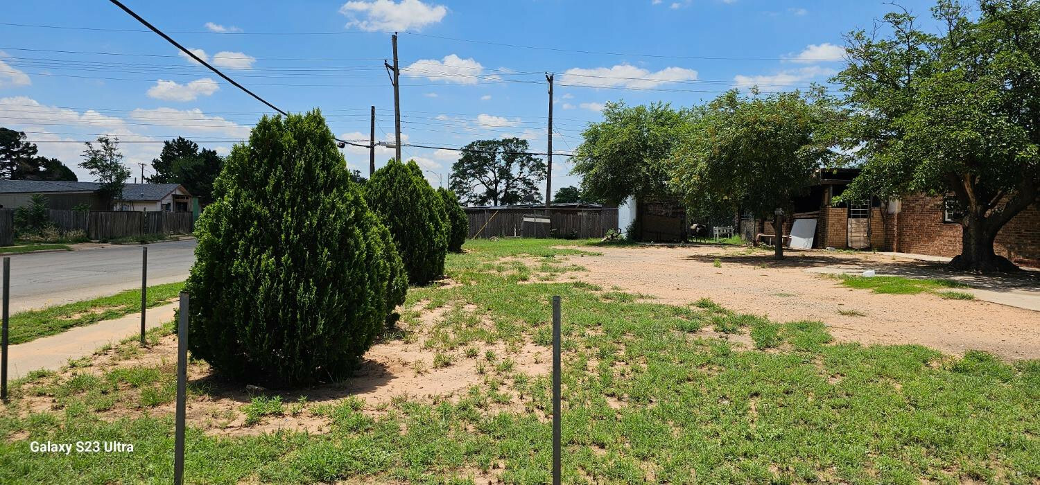 Property Photo: 1928 E Auburn Street TX 79403