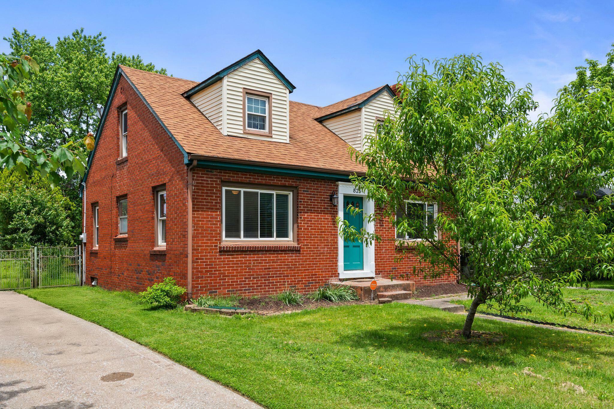Property Photo:  825 Darley Drive  KY 40505 