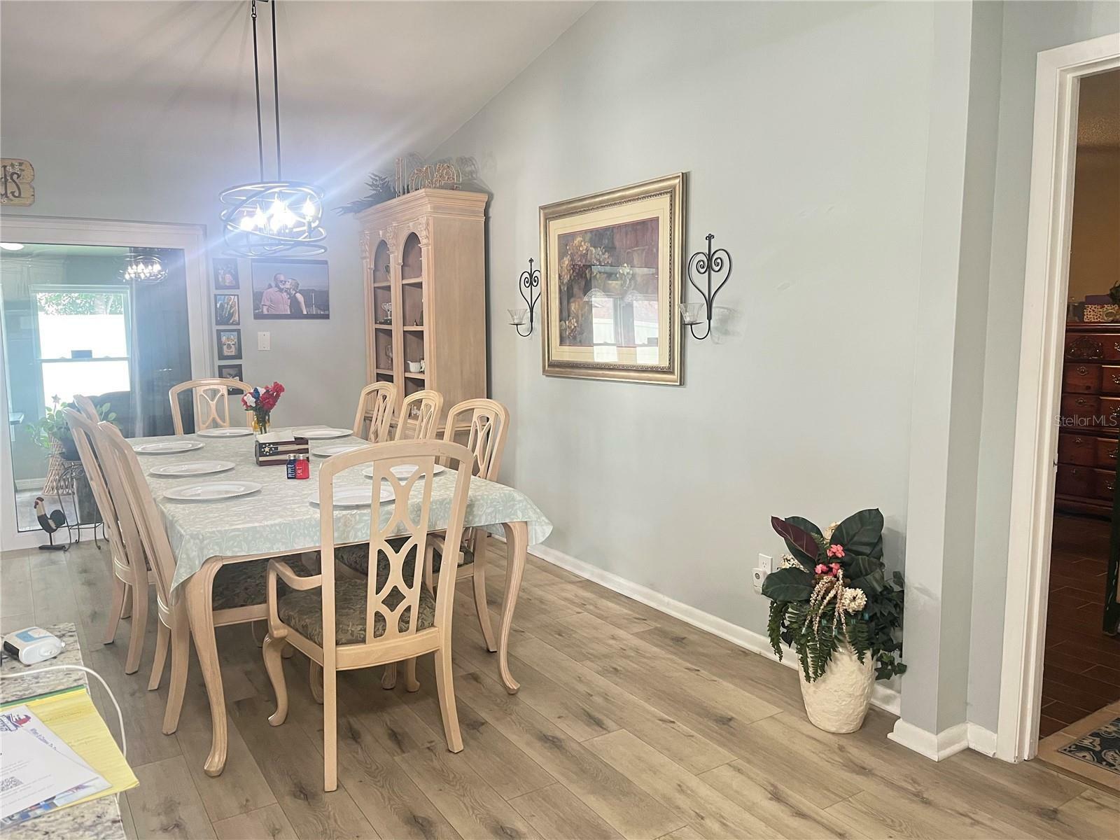 Property Photo: 421 Bridle Path FL 32707