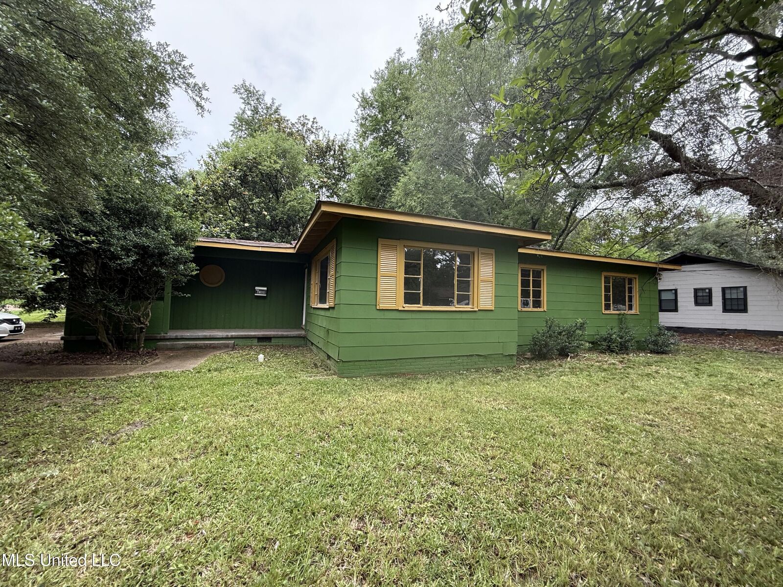 Property Photo: 4189 Del Rosa Drive MS 39206
