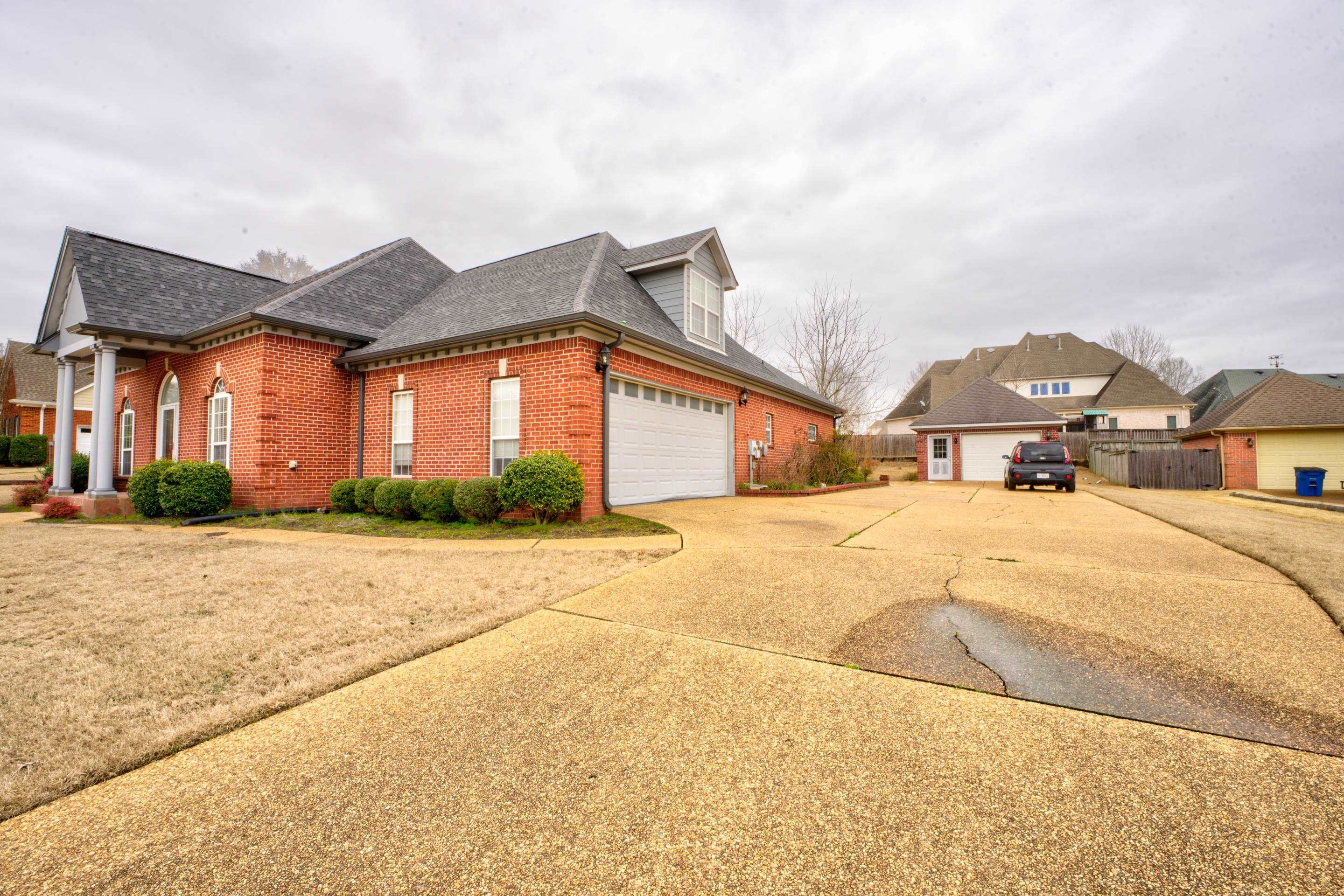 Property Photo: 6384 Acree Woods Dr MS 38654