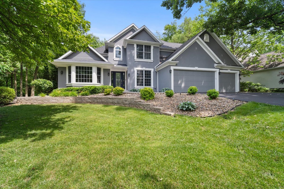 Property Photo:  1502 Sweetbriar Drive  IL 61701 