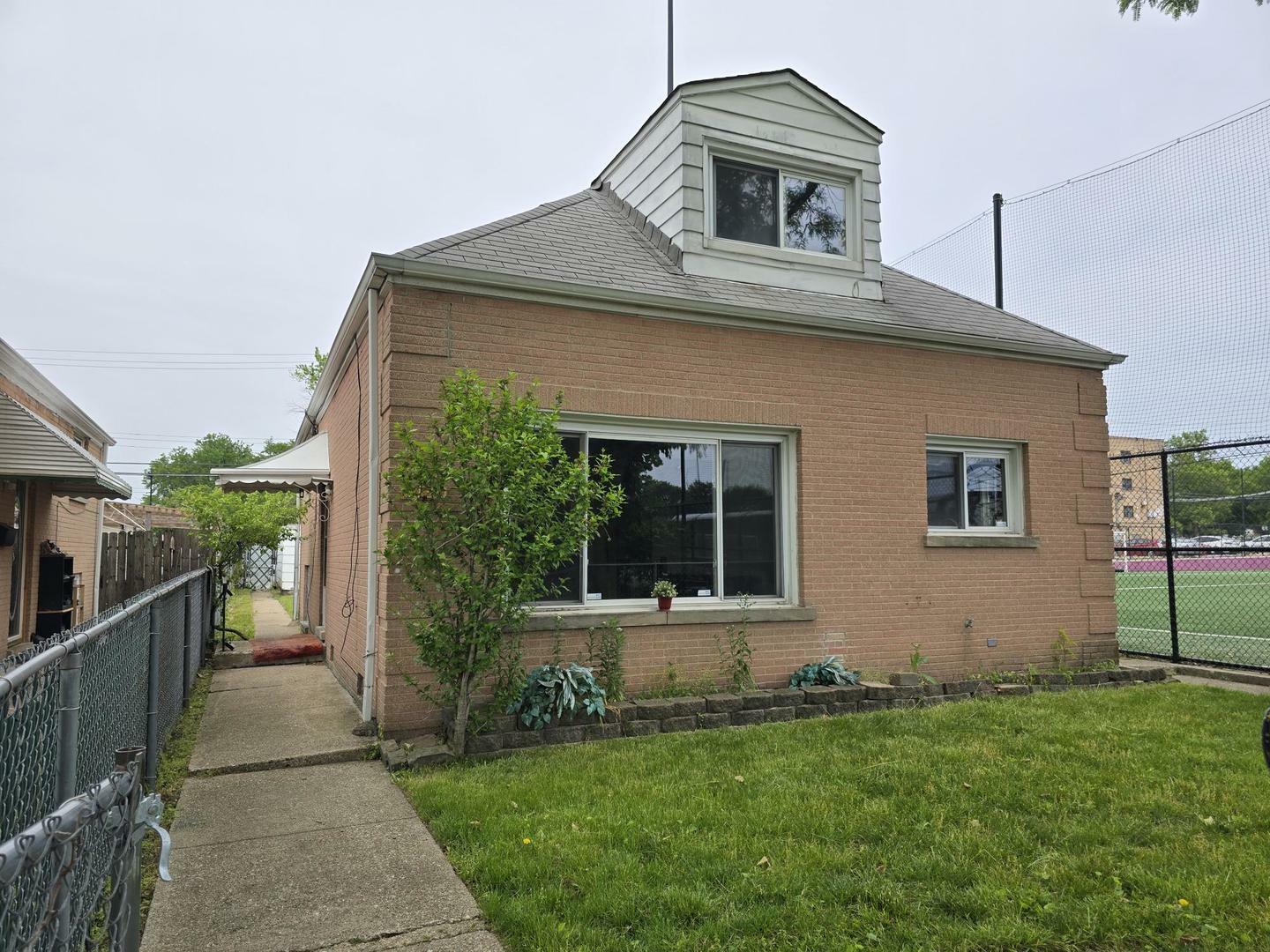 Property Photo: 2130 W Highland Avenue IL 60659