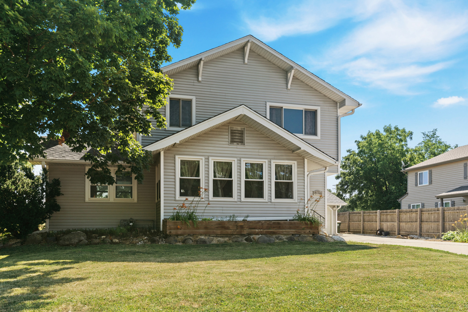 Property Photo:  206 Washington Street  IL 60543 