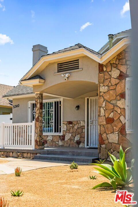 Property Photo: 5342 Lemon Grove Avenue CA 90038