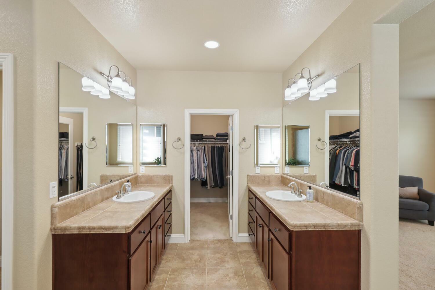 Property Photo:  907 Aubree Lane  CA 95765 