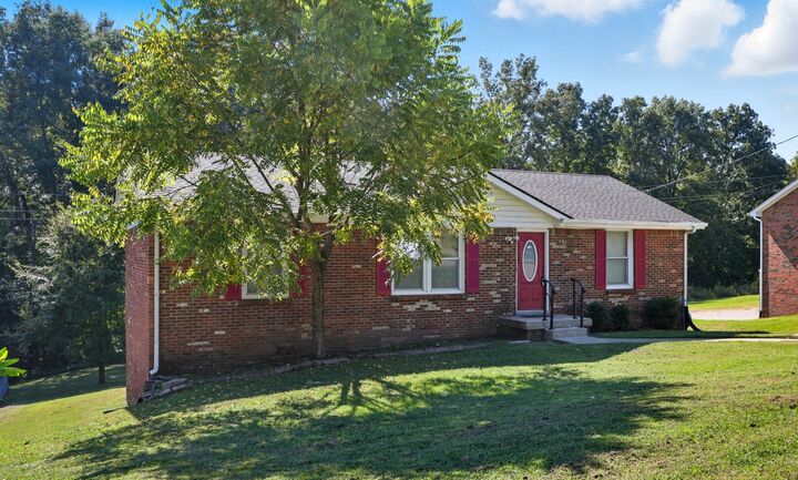 Property Photo: 722 Overton Dr TN 37042