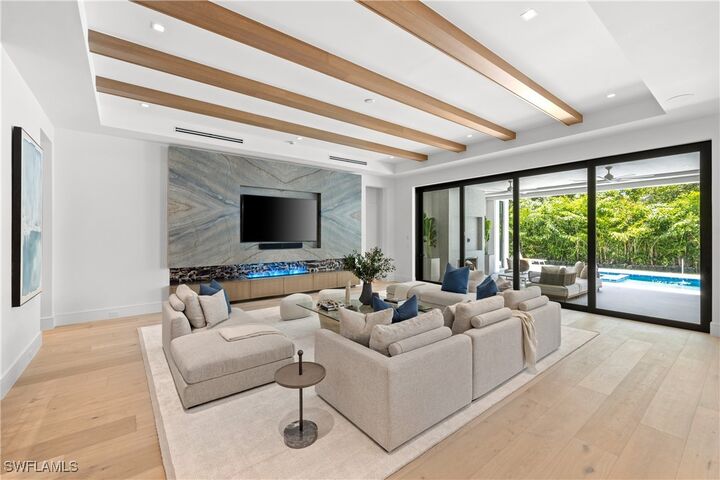 Property Photo:  850 10th Street N  FL 34102 