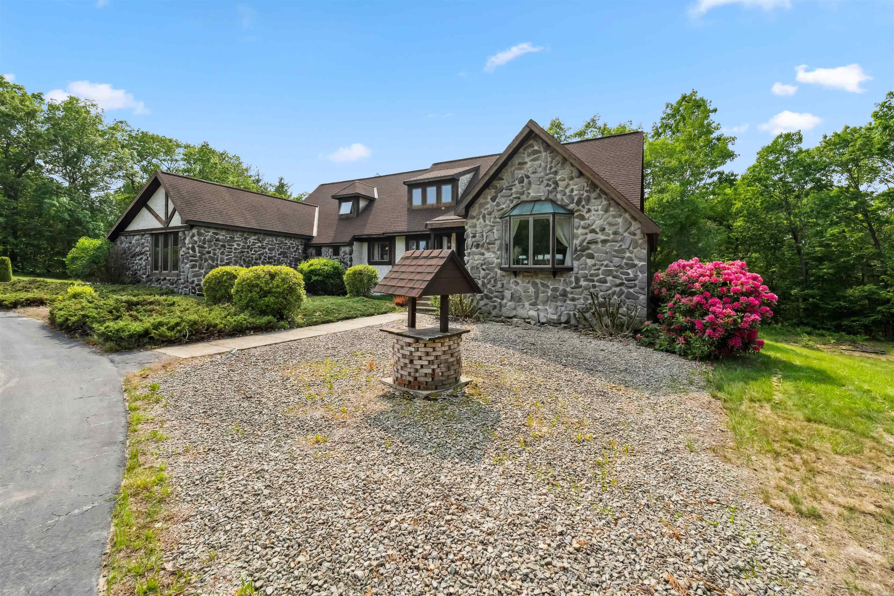Property Photo: 19 Hardwood Road NH 03087