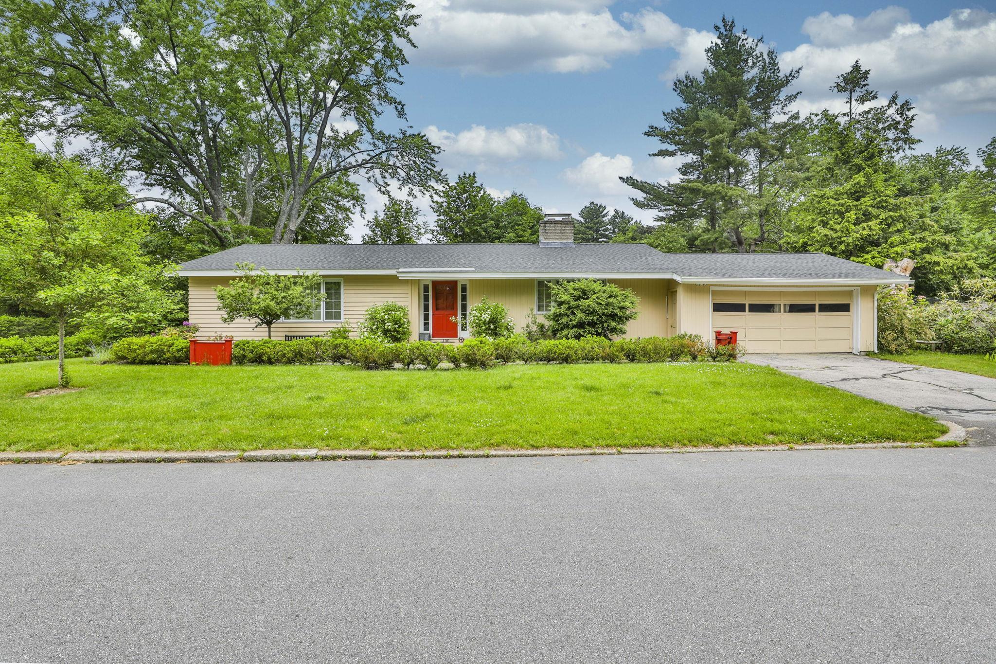 Property Photo: 190 N Acres Road NH 03104