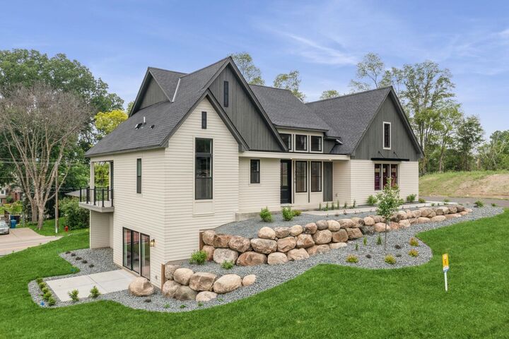 Property Photo:  2706 Lakeview Court  MN 55117 