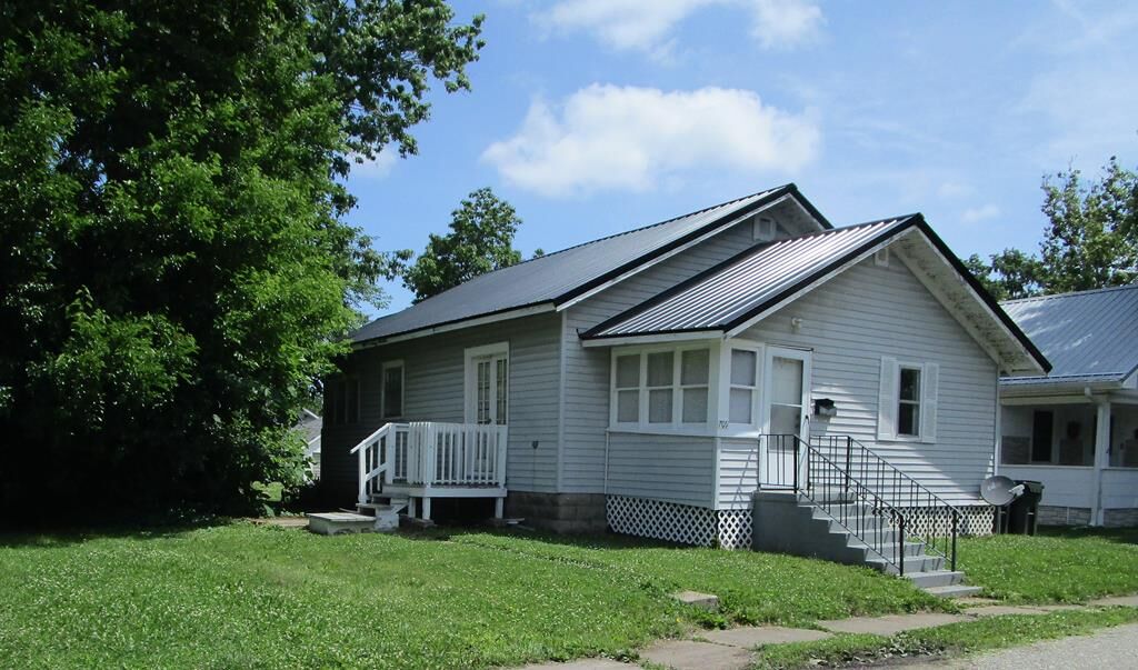 Property Photo: 709 E Line Street MO 63501