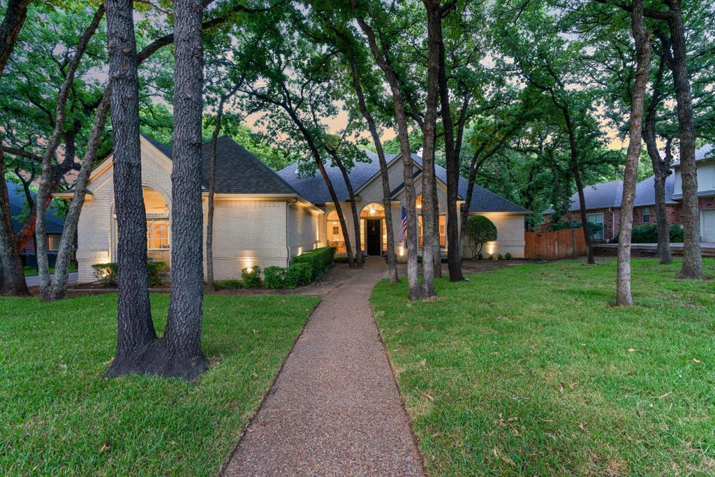 Property Photo: 607 Royal Lane TX 76092
