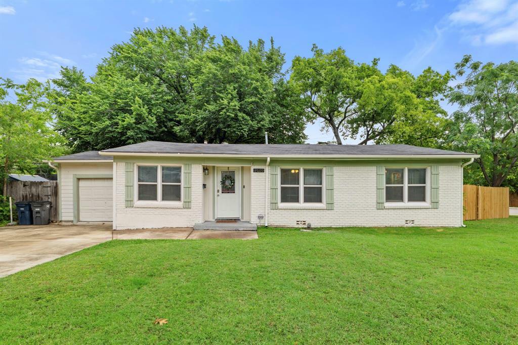 Property Photo: 3000 Binyon Street TX 76133