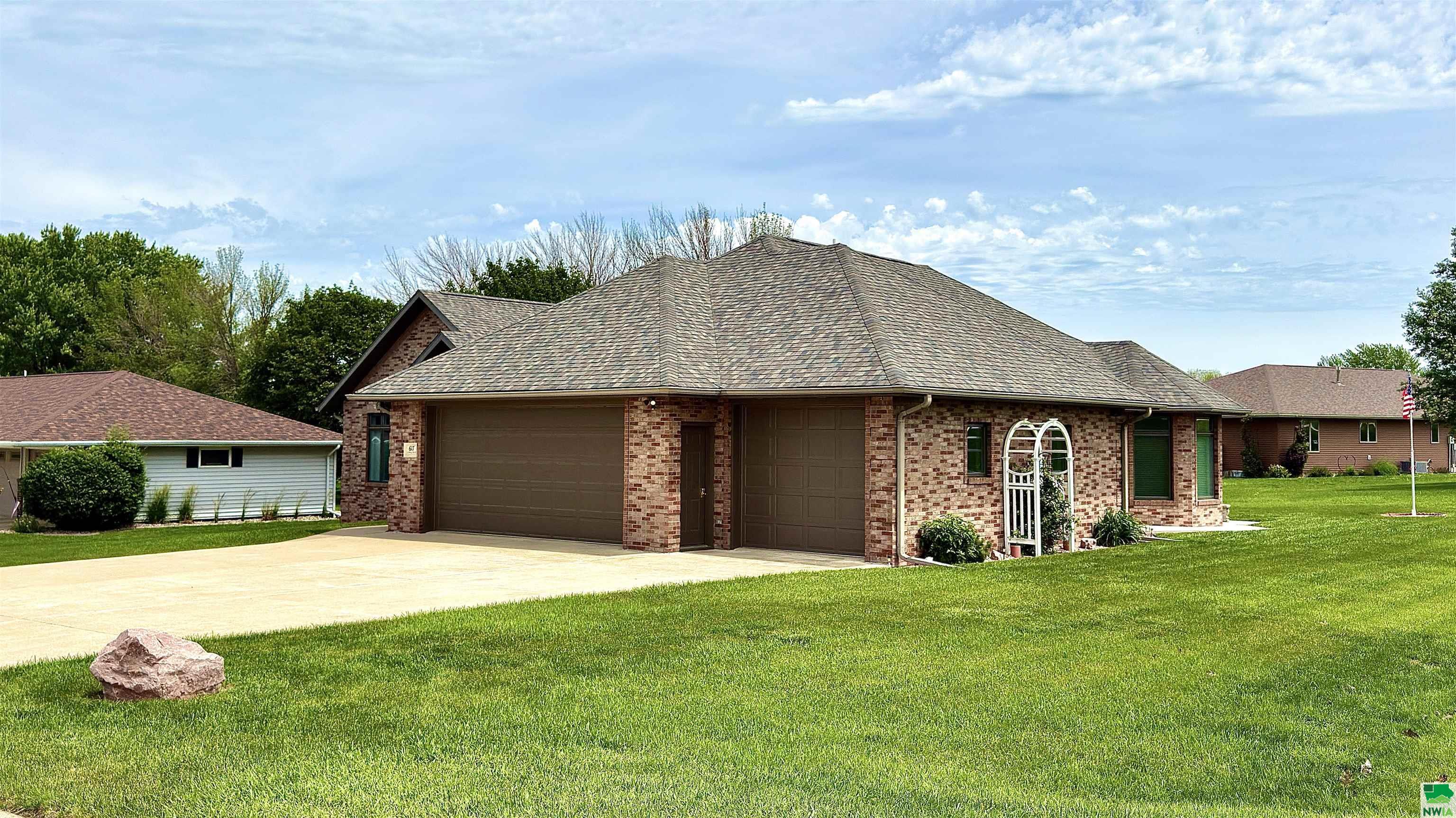 Property Photo: 617 Country Club Street IA 51050