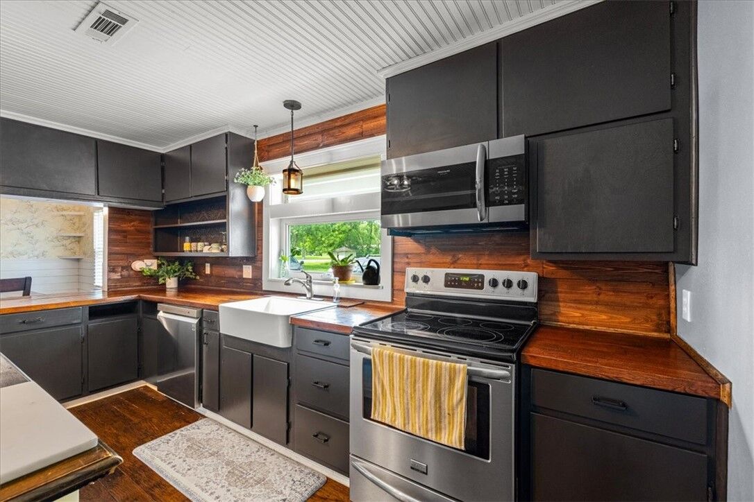 Property Photo:  2500 Center Street  AR 72701 