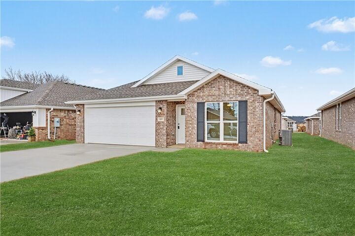 Property Photo:  631 Kendra Street  AR 72753 