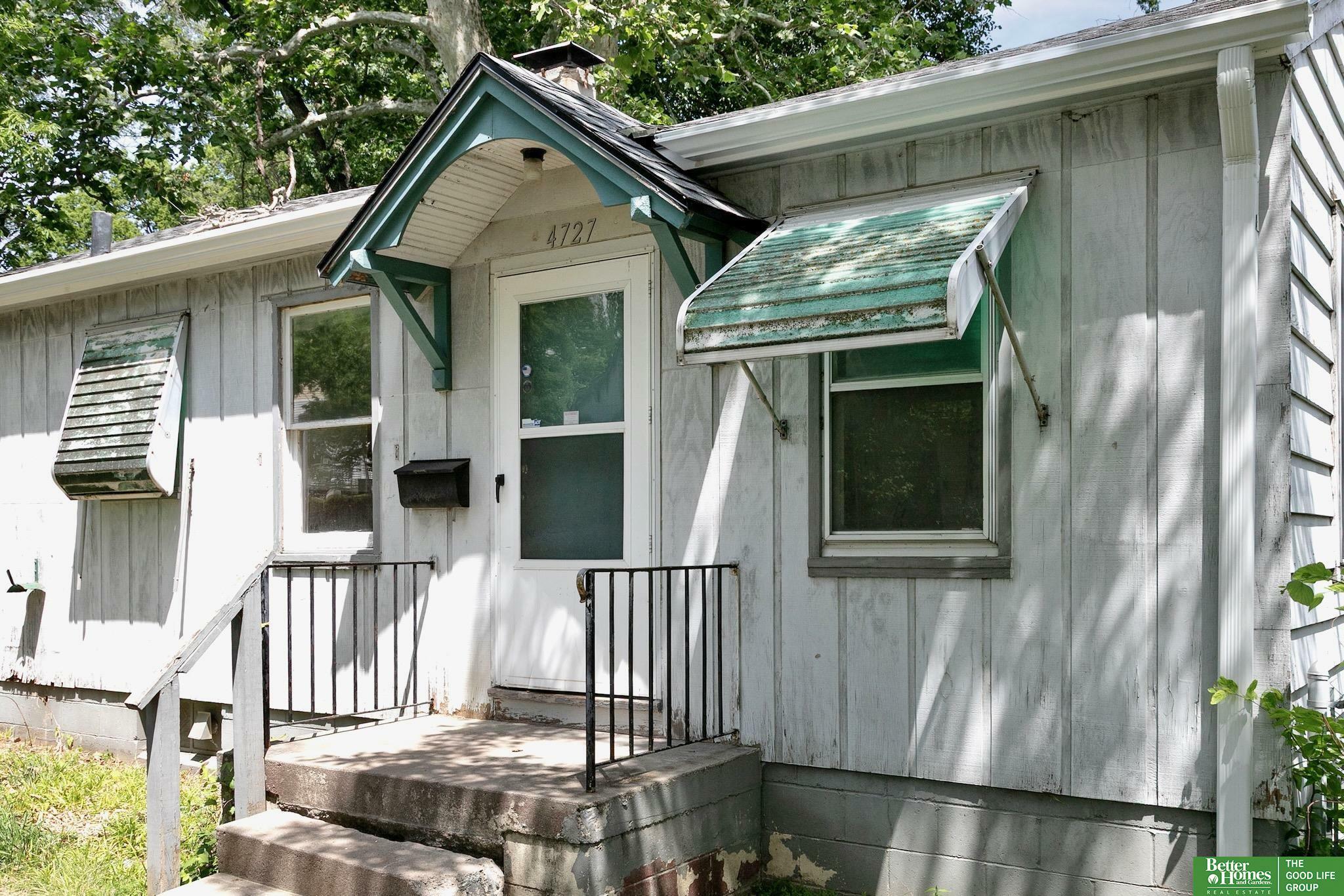 Property Photo: 4727 N 38 Street NE 68111