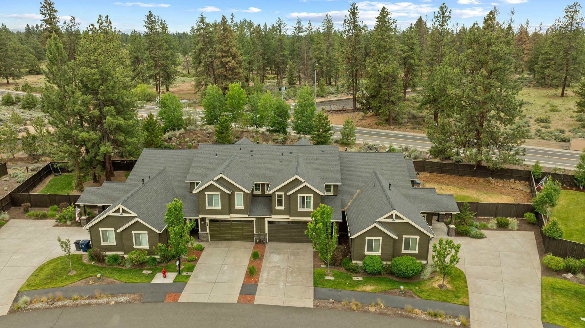 Property Photo: 60367 SE Hedgewood Lane OR 97702