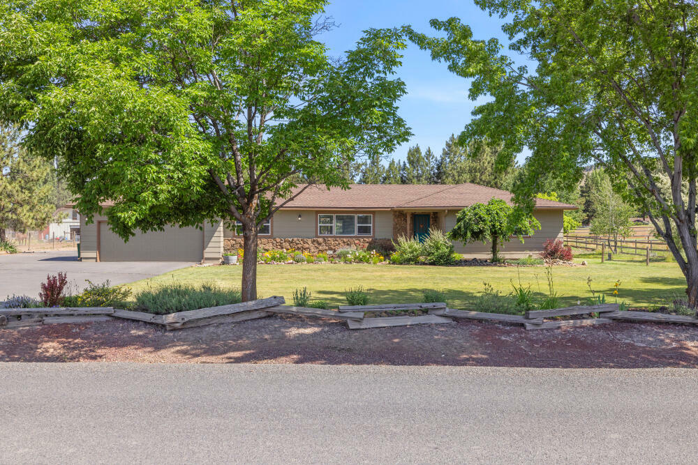Property Photo: 5336 Valleyview Lane OR 97601