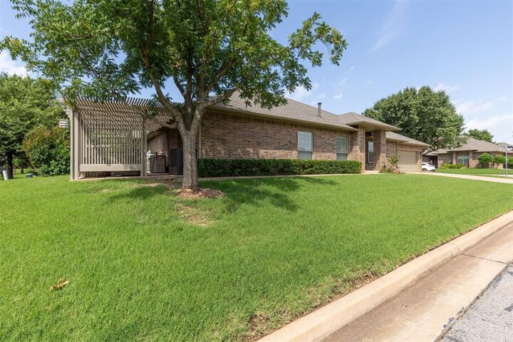 Property Photo:  1800 NW 161st Place  OK 73013 