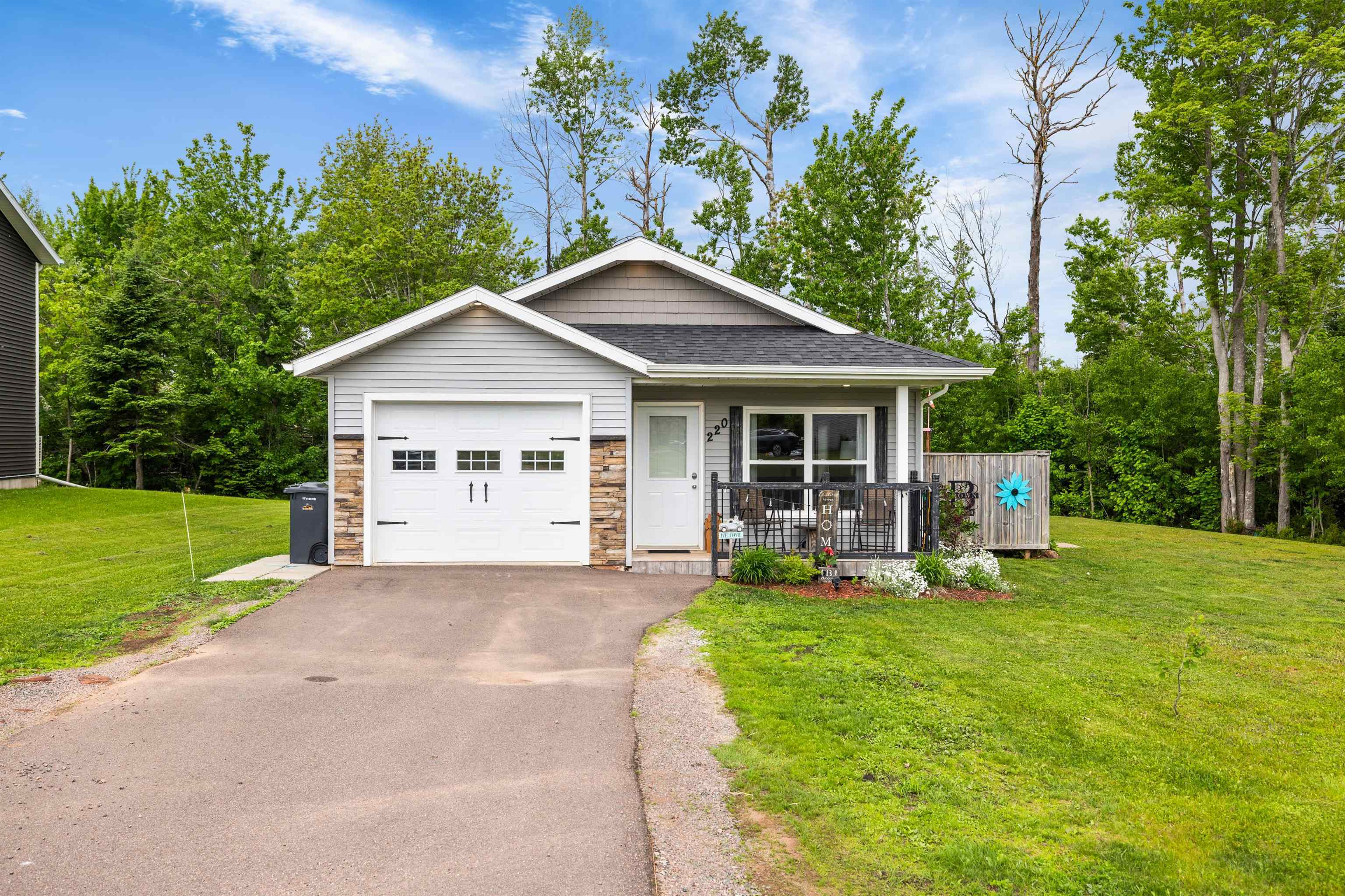 Property Photo: 220 Hollis Avenue PE C1B 1P3
