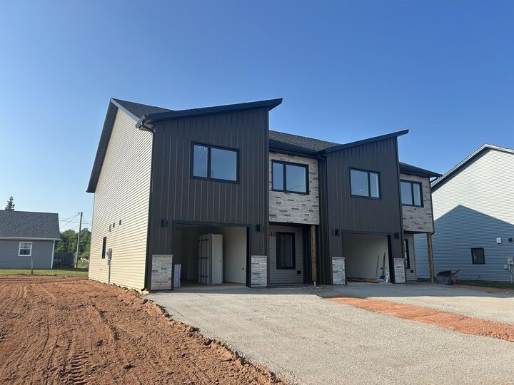 Property Photo:  48 Airfield Court  PE C1E 3P7 