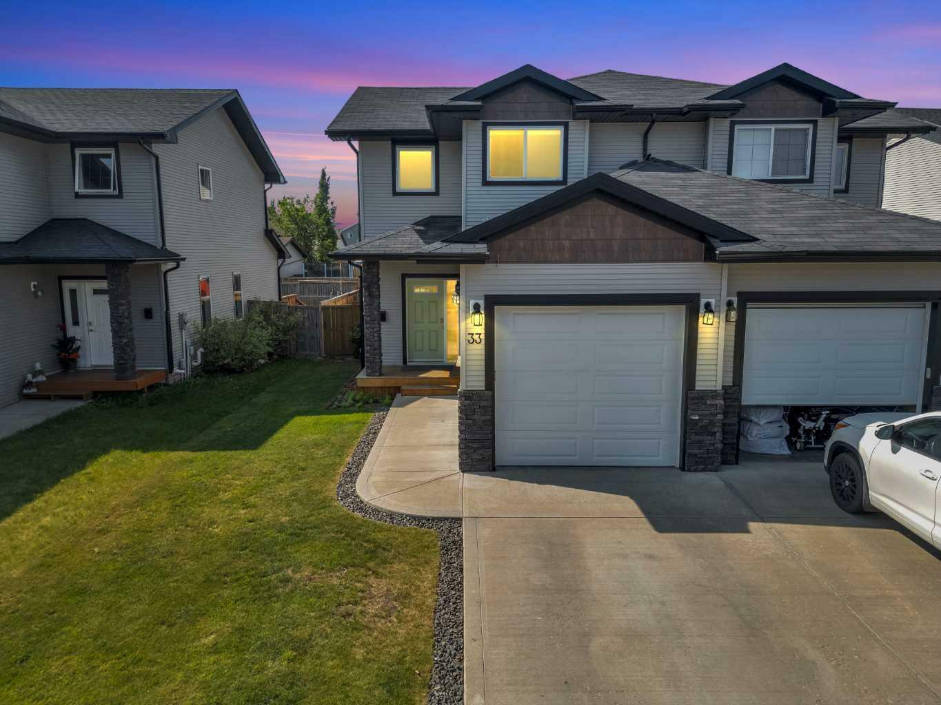 33 Piper Close  Blackfalds AB T4G 0G5 photo