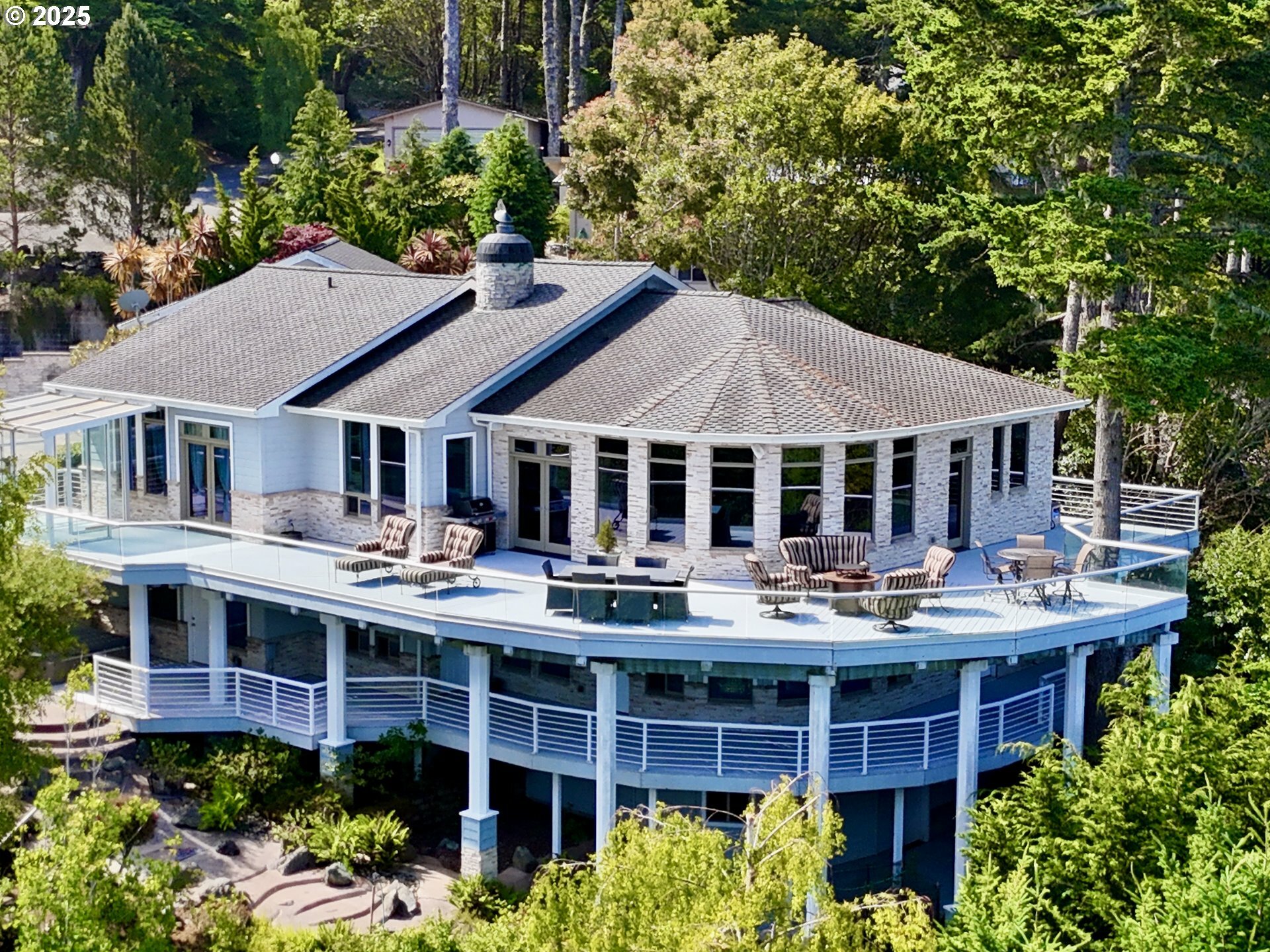 Property Photo: 94414 Tom Cat Hill Rd OR 97444