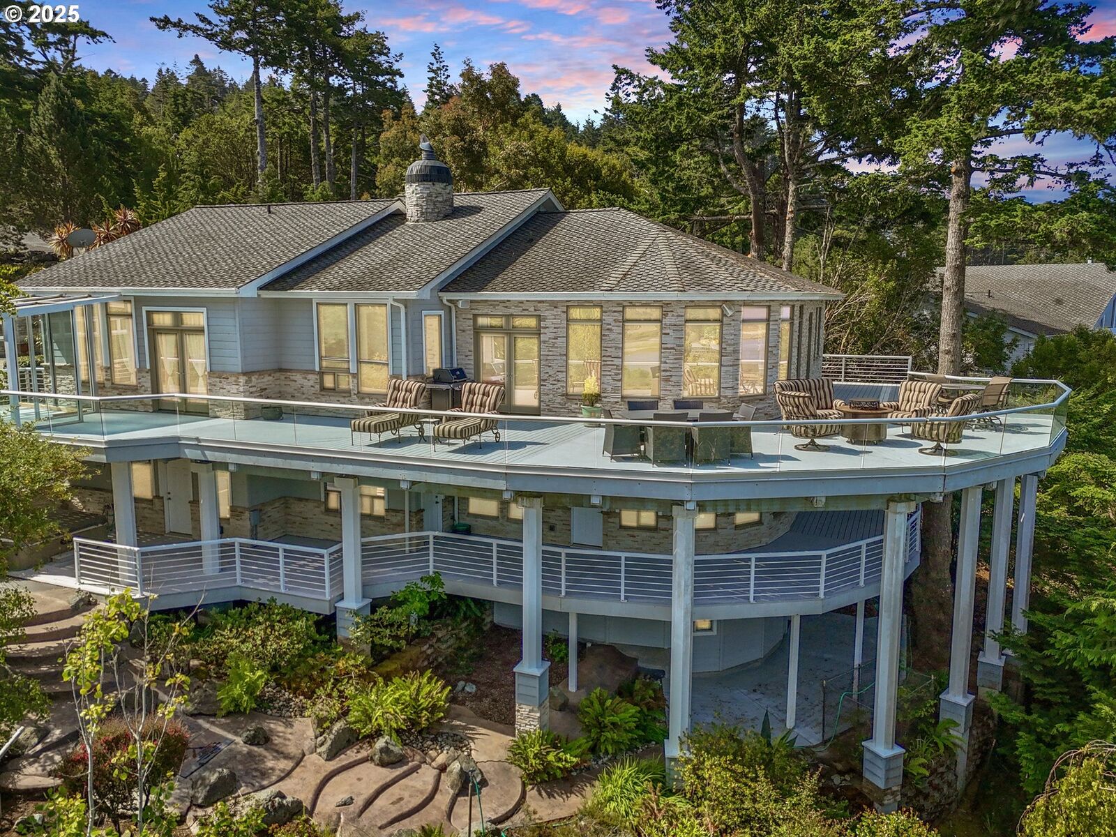 Property Photo:  94414 Tom Cat Hill Rd  OR 97444 