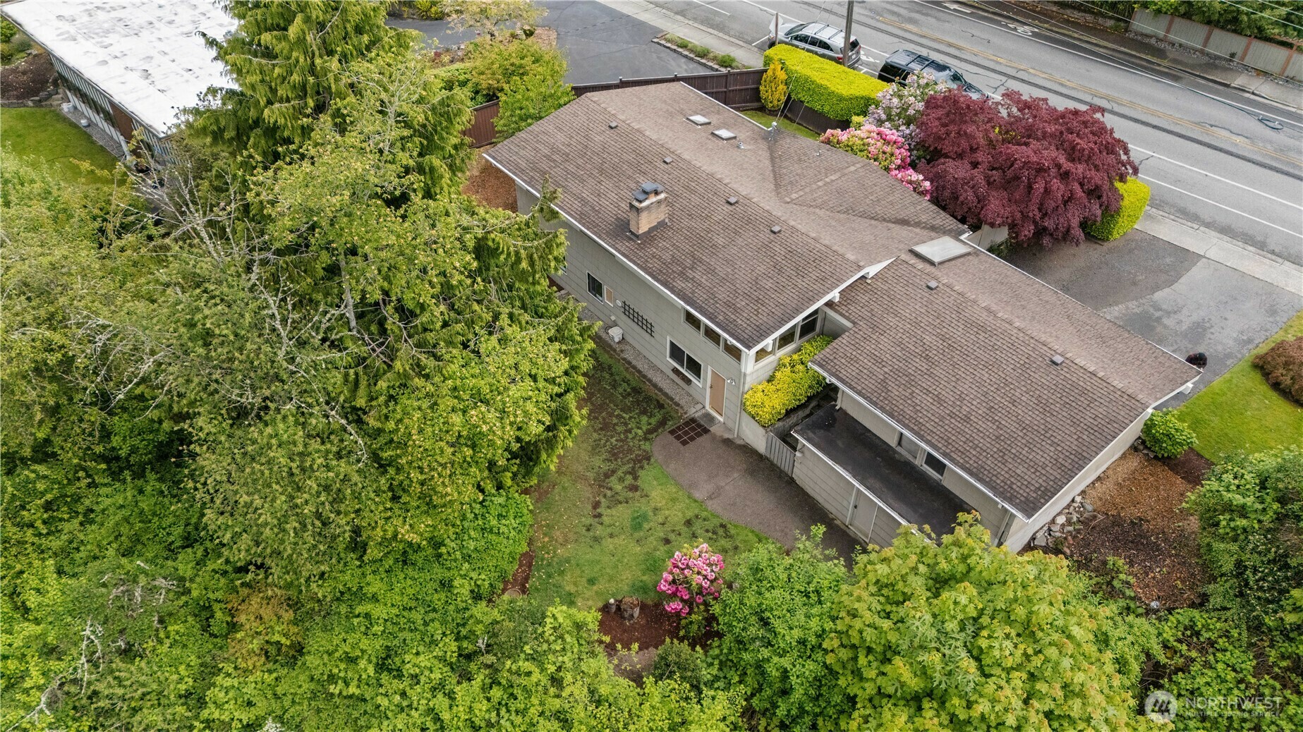 Property Photo: 8711 Bowdoin Way WA 98026