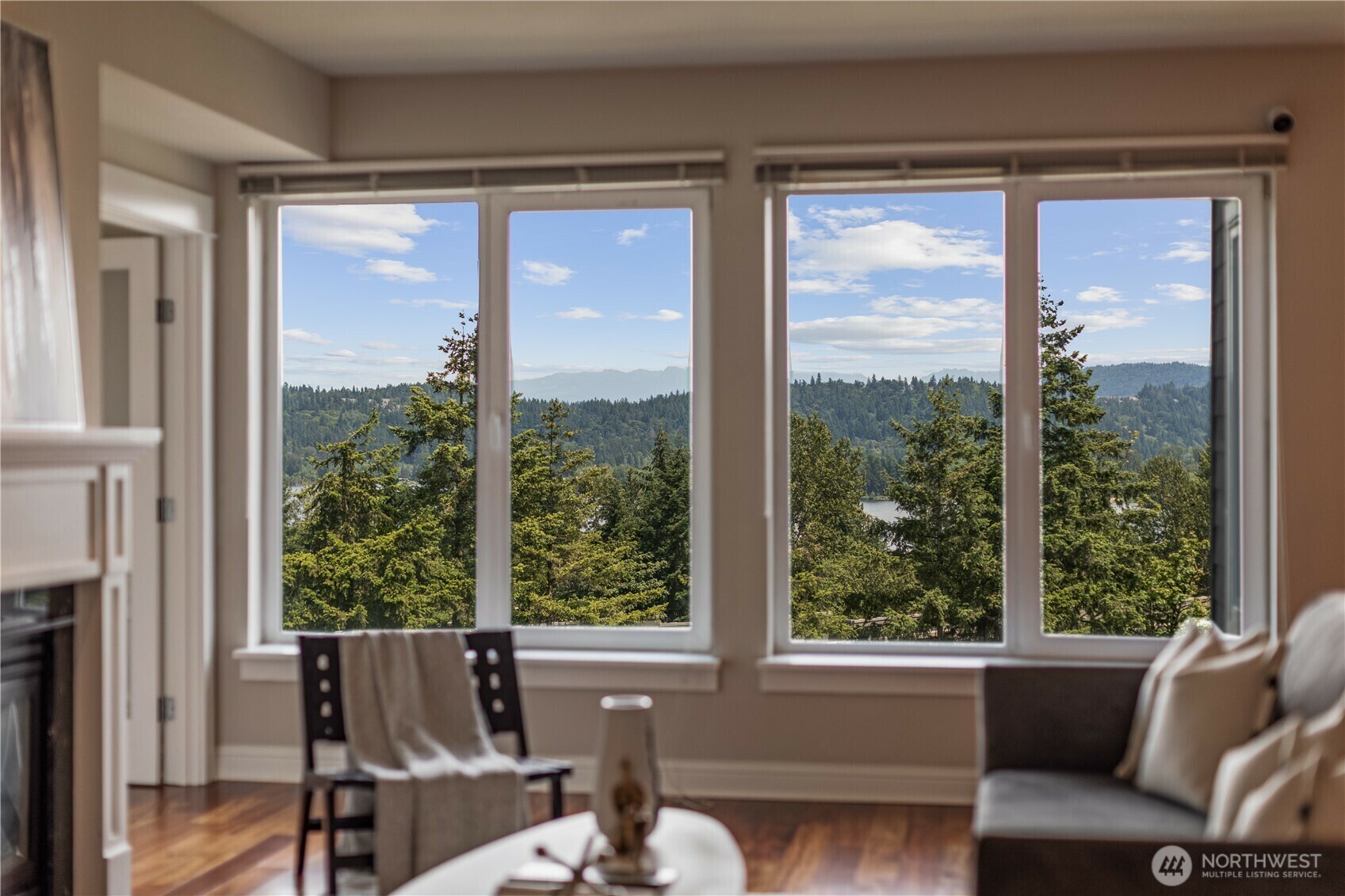 Property Photo: 18707 SE Newport Way 208 WA 98027