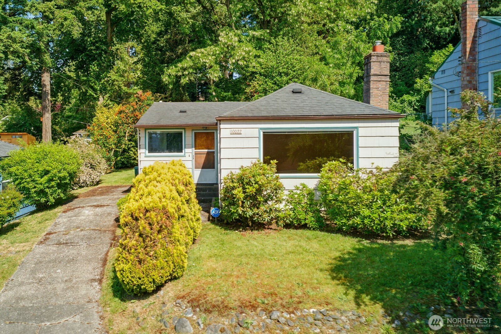 Property Photo: 10022 8th Avenue NE WA 98125