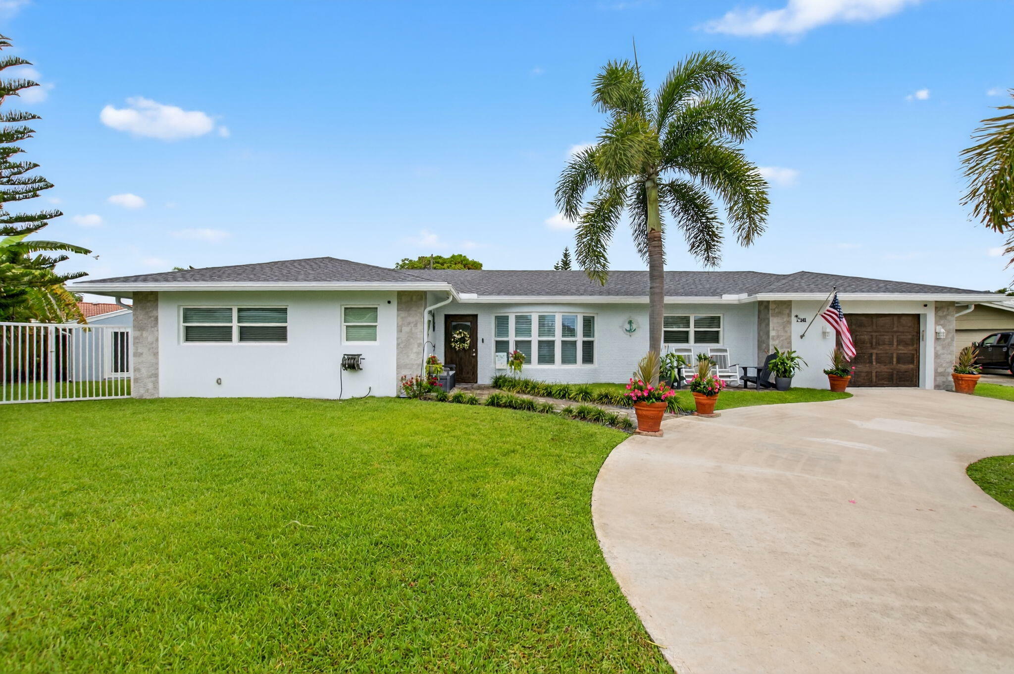 Property Photo: 545 NW 13th Drive FL 33486