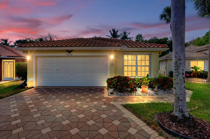 Property Photo:  8140 Palm Gate Drive  FL 33436 