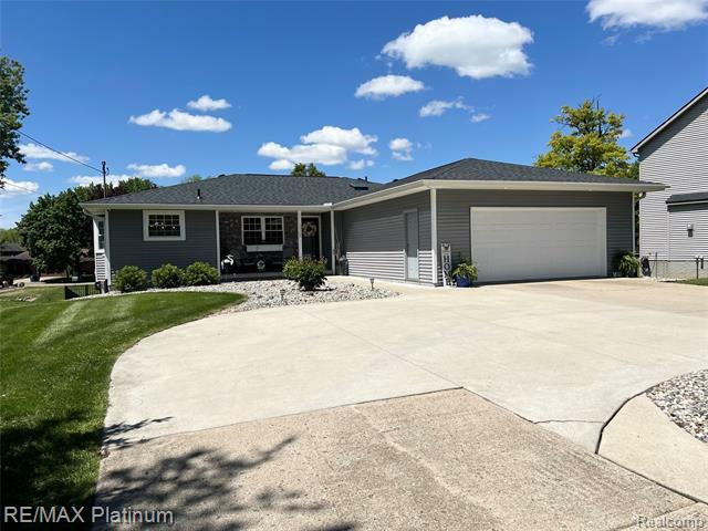 Property Photo:  13368 N Fenton Road  MI 48430 