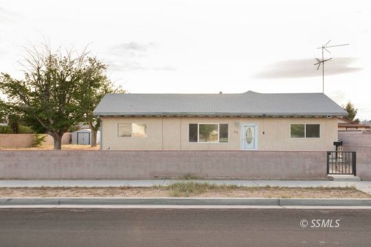 217 S Silver Ridge St  Ridgecrest CA 93555 photo