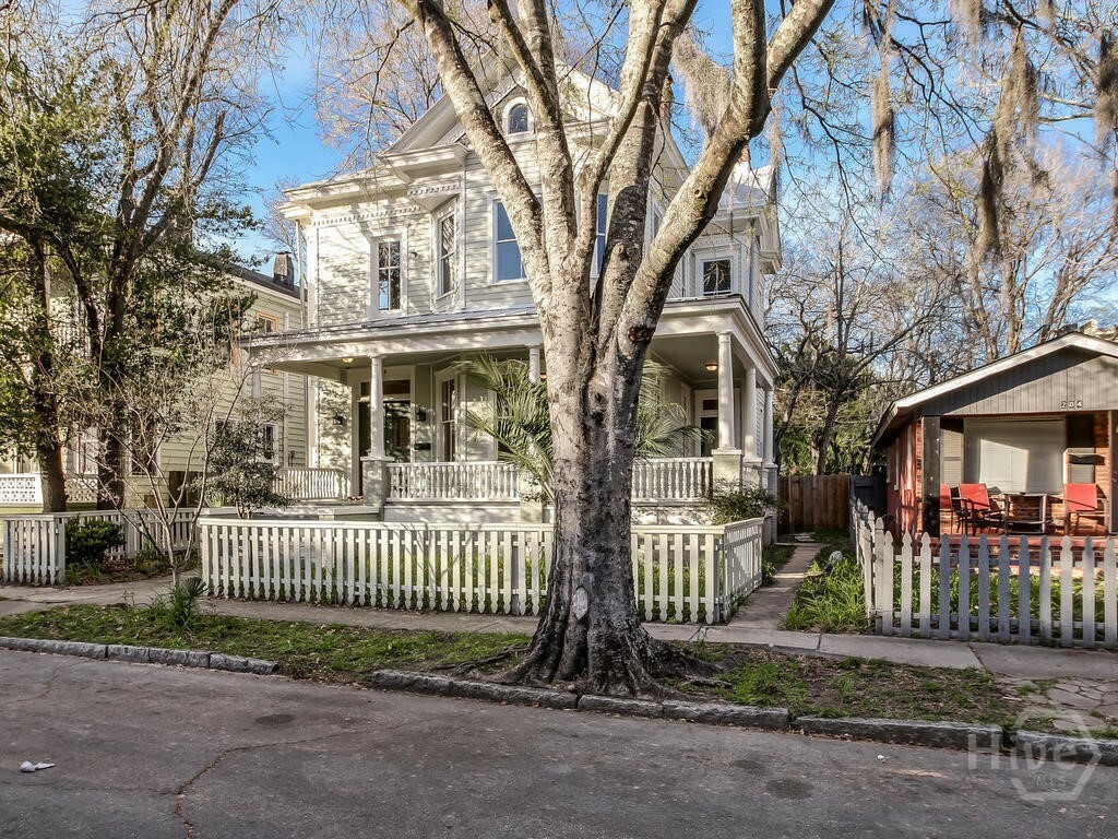 Property Photo: 208 W 35th Street GA 31401