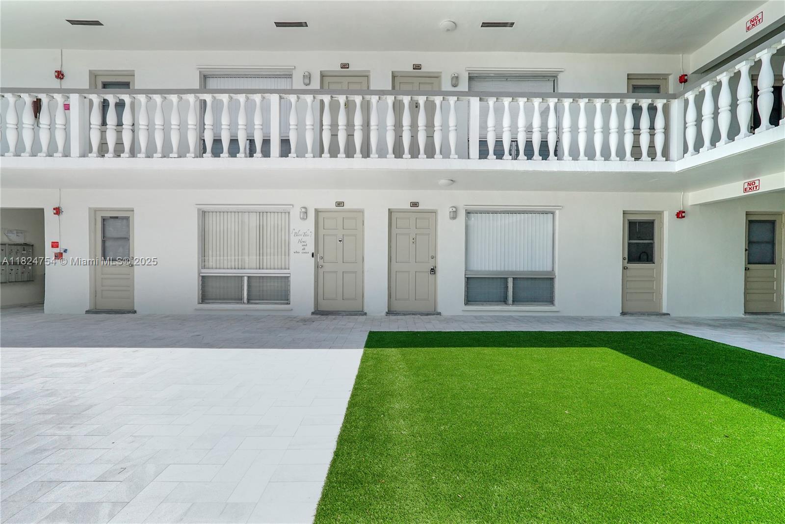 Property Photo: 5450 Hollywood Blvd 103 FL 33021
