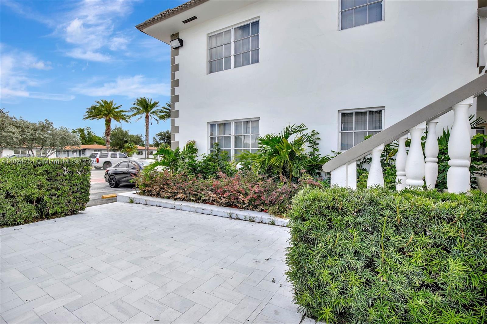 Property Photo:  5450 Hollywood Blvd 103  FL 33021 
